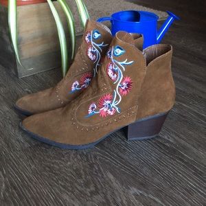 Carlos Santana brown western booties sz8.5 NW/outT